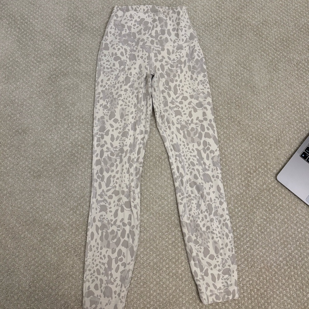 Lululemon Athletica Cream and Gray Patterned Leggings